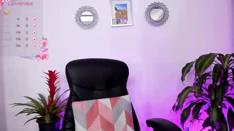 Snapshot of bella_thorne3 chatting on March 4, 6:50 pm Bella online show from March 4, 6:50 pm