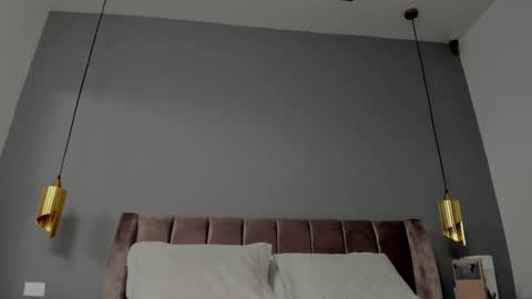 Snapshot of bella_vibes chatting on December 22, 6:38 pm B E L L A online show from December 22, 6:38 pm