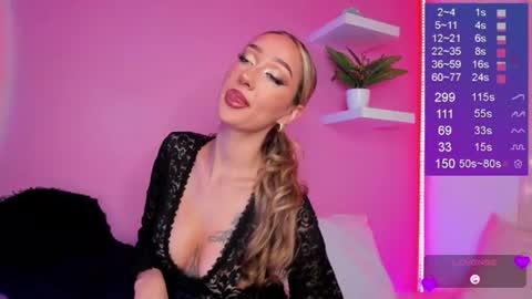 Snapshot of bella_white19 chatting on June 25, 1:37 pm Bella White online show from June 25, 1:37 pm
