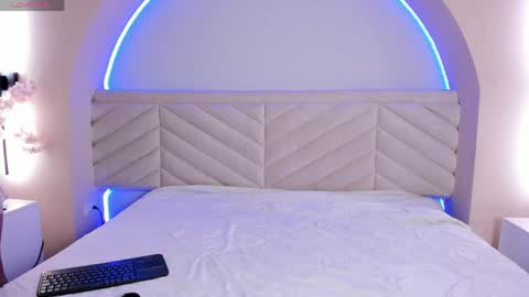 Bella online show from March 31, 12:05 pm