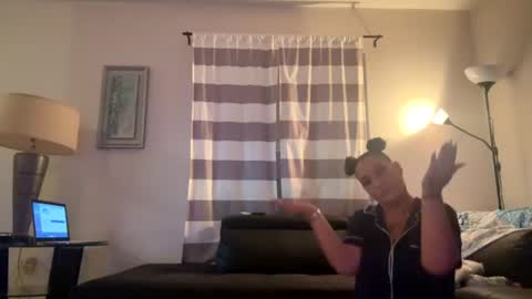 Snapshot of bellabeanz chatting on July 18, 4:16 am Roxy Rain online show from July 18, 4:16 am