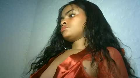 Bella online show from December 6, 3:00 pm