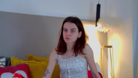 Snapshot of bellabriggs chatting on February 11, 6:51 am Bella online show from February 11, 6:51 am