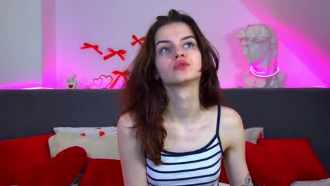 Snapshot of bellabriggs chatting on February 23, 6:22 am Bella online show from February 23, 6:22 am