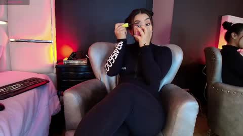 Snapshot of bellafernandez chatting on June 5, 2:01 pm Bella online show from June 5, 2:01 pm