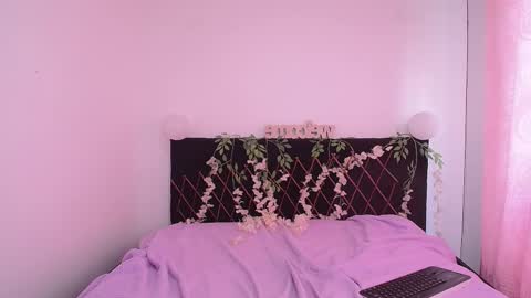 Snapshot of bellagoddessss chatting on October 14, 8:09 pm bella  online show from October 14, 8:09 pm