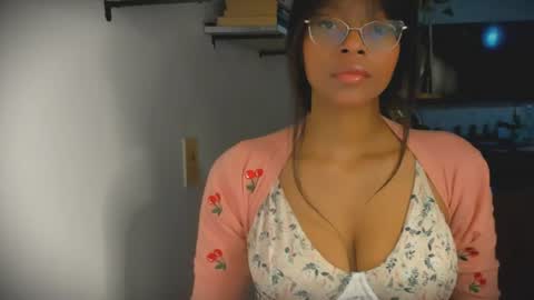 Snapshot of bellahproudly chatting on June 21, 4:04 am Bellah online show from June 21, 4:04 am