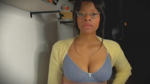 Snapshot of bellahproudly chatting on July 3, 11:55 pm Bellah online show from July 3, 11:55 pm