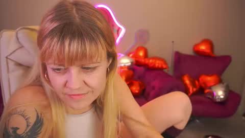 Bella online show from February 10, 5:06 pm