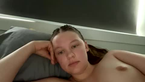 Snapshot of bellalove4 chatting on June 4, 7:42 pm bellalove4 online show from June 4, 7:42 pm