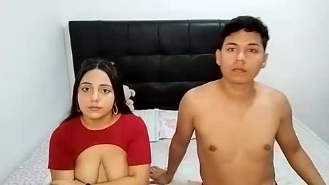 Snapshot of bellami_2508 chatting on February 14, 4:47 am Paola 22 and Andres 24 online show from February 14, 4:47 am