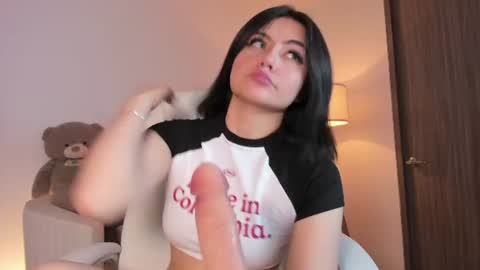 Snapshot of bellamia_ chatting on June 29, 8:20 am Bella Mia online show from June 29, 8:20 am