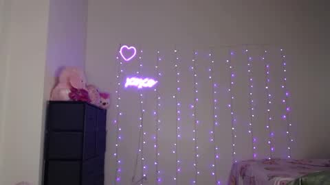 Bella Monroe online show from December 24, 6:11 am