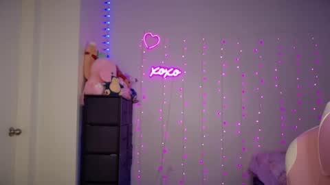 Bella Monroe online show from September 23, 3:09 am