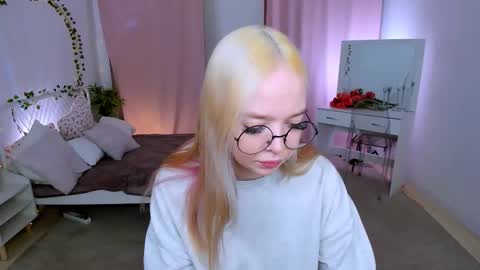 Bella online show from March 25, 12:22 pm