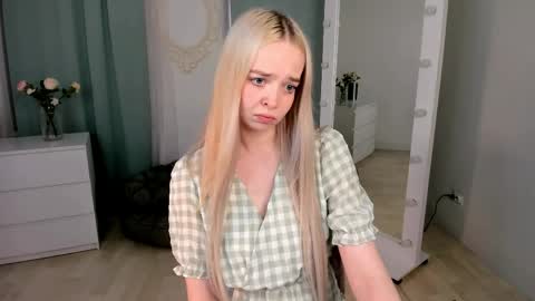 Bella online show from April 29, 4:22 pm