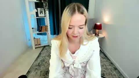 Snapshot of bellamontgomery chatting on July 15, 10:59 pm Bella online show from July 15, 10:59 pm