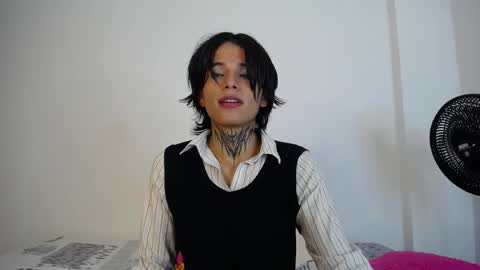 Snapshot of bellamy0955 chatting on April 10, 10:36 pm bellamy0955 online show from April 10, 10:36 pm