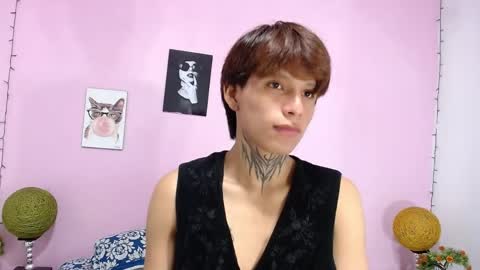 Snapshot of bellamy_094 chatting on May 12, 12:35 pm bellamy_094 online show from May 12, 12:35 pm