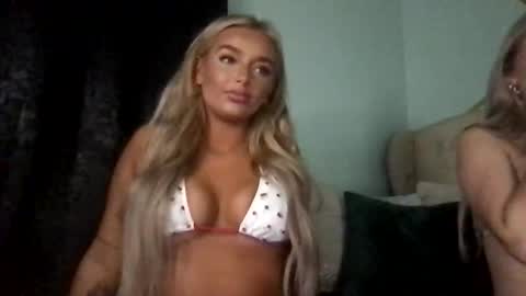 Snapshot of bellaraynebutler chatting on November 18, 3:45 am Bella online show from November 18, 3:45 am