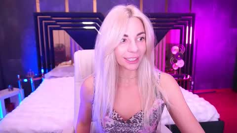 Bella online show from November 25, 9:15 pm