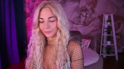 Bella online show from December 15, 2:43 pm