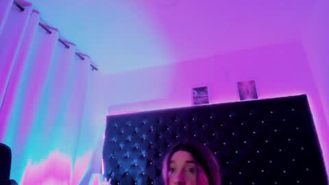 bellaroge online show from April 18, 5:22 am