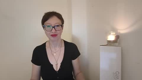 Snapshot of bellarose_2020 chatting on June 8, 7:03 pm Emma online show from June 8, 7:03 pm