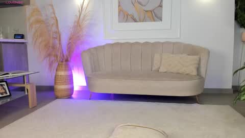 CALL ME BELLA online show from October 29, 1:08 am