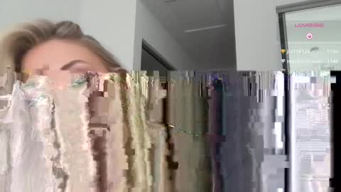 Snapshot of bellaryderr chatting on May 12, 8:17 pm Isabella Ryder online show from May 12, 8:17 pm