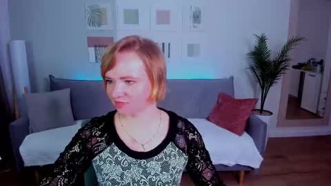 bellasmittssy online show from April 14, 9:26 am