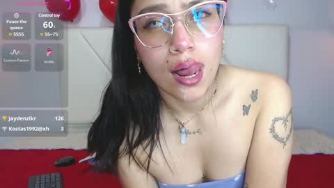 Snapshot of bellastonee1 chatting on December 12, 5:31 am bellastonee1 online show from December 12, 5:31 am