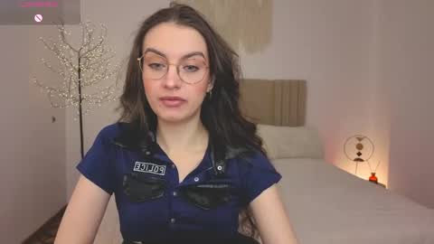 Bella online show from May 4, 1:07 pm