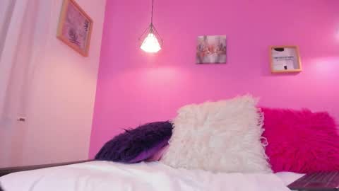 Snapshot of bellawild_ chatting on February 13, 6:37 pm Bella Wild online show from February 13, 6:37 pm