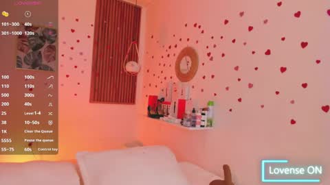 Snapshot of bellawoods_ chatting on April 30, 2:12 pm laukyubey online show from April 30, 2:12 pm