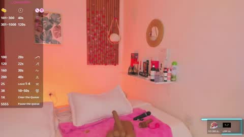 Snapshot of bellawoods_ chatting on May 21, 2:02 pm laukyubey online show from May 21, 2:02 pm