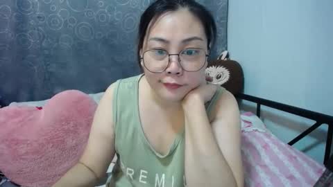 Snapshot of bellbabe chatting on October 10, 12:04 pm Bella online show from October 10, 12:04 pm