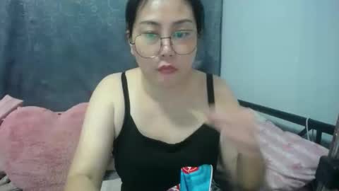 Snapshot of bellbabe chatting on November 7, 11:49 pm Bella online show from November 7, 11:49 pm