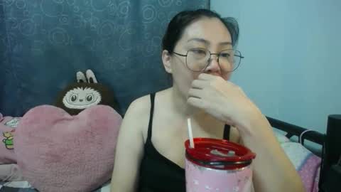 Snapshot of bellbabe chatting on November 9, 10:41 pm Bella online show from November 9, 10:41 pm