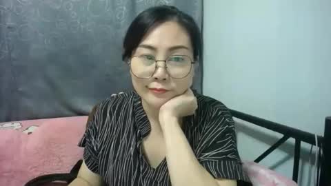 Snapshot of bellbabe chatting on November 11, 9:31 am Bella online show from November 11, 9:31 am