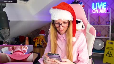 Snapshot of belle_alice chatting on December 13, 12:50 pm Alice online show from December 13, 12:50 pm