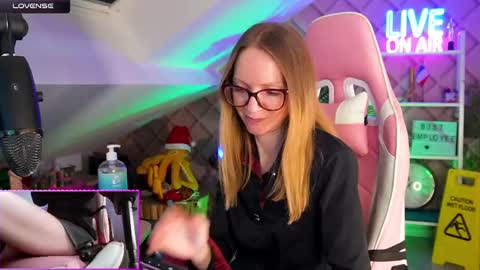 Snapshot of belle_alice chatting on February 24, 10:37 am Alice online show from February 24, 10:37 am