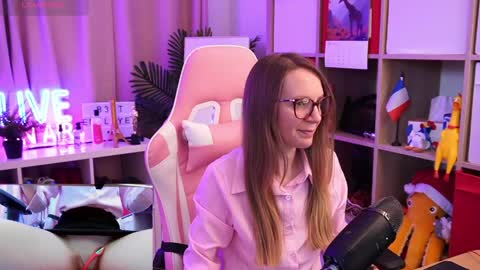 Snapshot of belle_alice chatting on April 23, 6:47 am Alice online show from April 23, 6:47 am