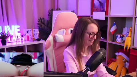 Snapshot of belle_alice chatting on April 23, 12:29 pm Alice online show from April 23, 12:29 pm