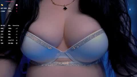 Snapshot of bellelovexx chatting on May 18, 9:53 pm Hello I am kind friendly and cute girl online show from May 18, 9:53 pm