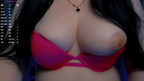 Snapshot of bellelovexx chatting on May 28, 10:40 pm Hello I am kind friendly and cute girl online show from May 28, 10:40 pm