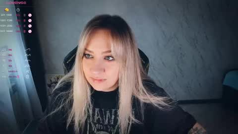 Snapshot of bellezza_ chatting on May 20, 4:24 pm Your Annabelle Wolf online show from May 20, 4:24 pm