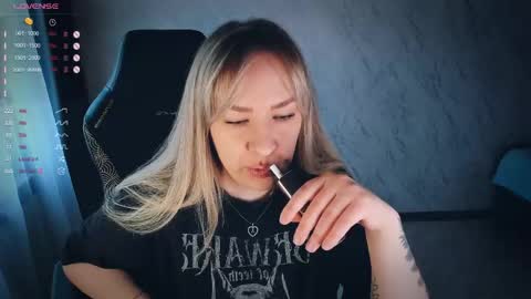 Snapshot of bellezza_ chatting on May 22, 3:50 pm Your Annabelle Wolf online show from May 22, 3:50 pm