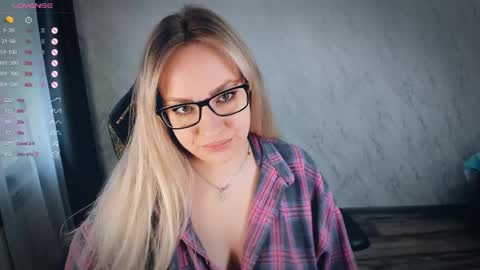 Snapshot of bellezza_ chatting on May 30, 3:09 pm Your Annabelle Wolf online show from May 30, 3:09 pm