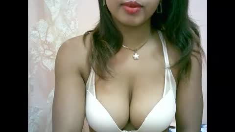 Snapshot of bellibellah chatting on May 3, 7:14 am BelliBellah online show from May 3, 7:14 am